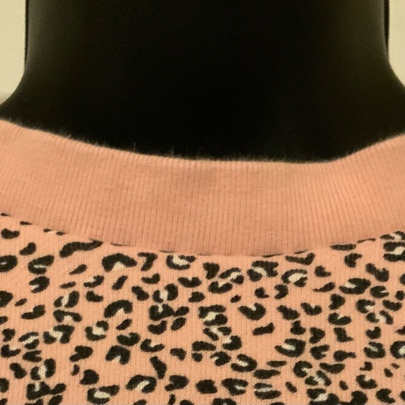Pink Cropped Long Sleeve Sweatshirt with Relaxed Fit - Picture 6 of 10